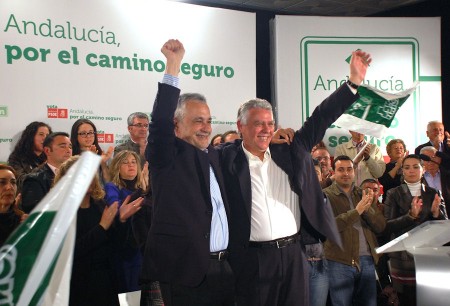 José Antonio Griñán y Francisco Menacho, en el mitin del PSOE en Olvera.