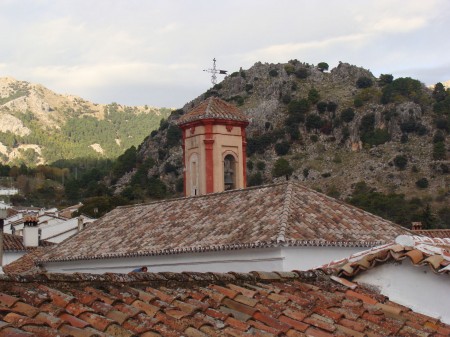 Techumbre y campanario de la iglesia de San Juan de Grazalema.