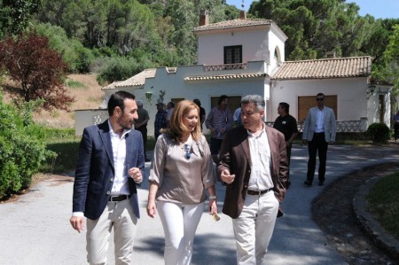 La consejera de Medio Ambiente, en su visita al poblado de Los Hurones.