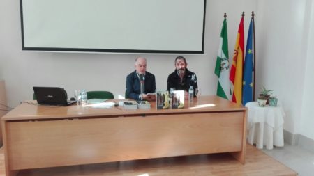 Presentacií²n del libro 'Un paseo por Ronda', con el autor de las ilustraciones, Rogelio Romero Janeiro.