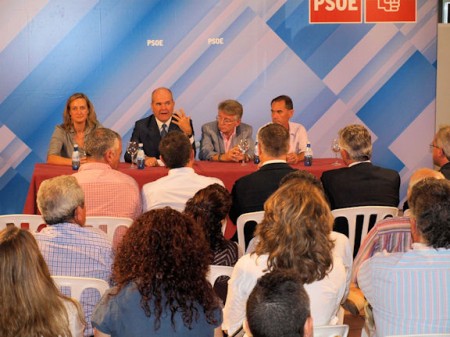 Manuel Chaves, durante su intervención en Villamartín el 10 de octubre de 2011.