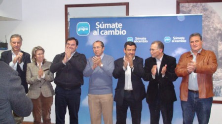 Dirigentes del PP, en el acto electoral de Olvera.