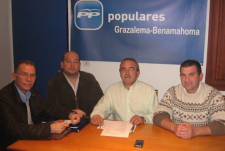 Ediles del PP de Grazalema con el diputado provincial Eduardo Párraga.