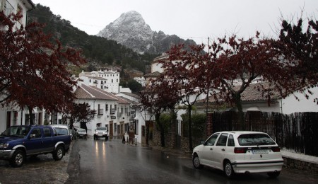 Nieve en las cumbres que rodean Grazalema, el 16 de enero de 2012.