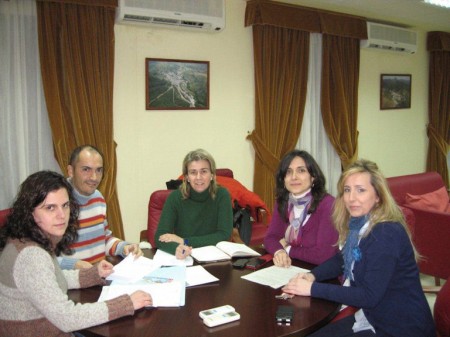 Ruiz Sillero, con la alcaldesa y otros ediles de El Bosque.