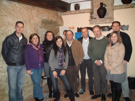 Dirigentes provinciales y locales del PP, en Setenil de las Bodegas.