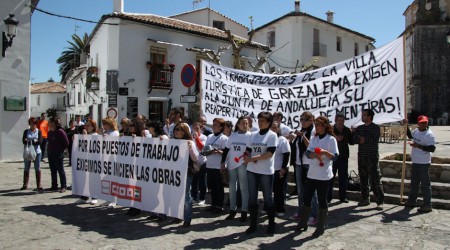 Concentración de trabajadores de la Villa Turística de Grazalema.