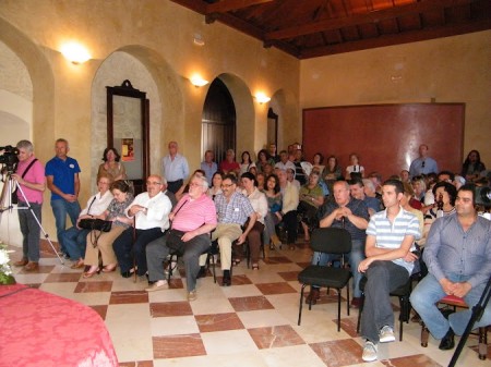 Asistentes a la presentación de la VI Semana Cultural de Bornos.