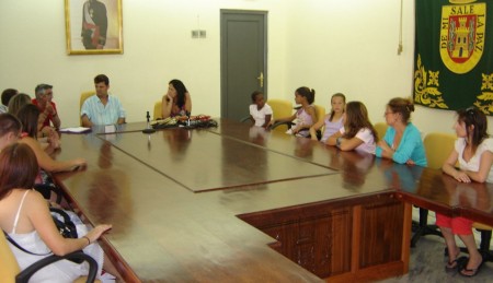 Reunión en el salón de plenos del Ayuntamiento de Olvera.