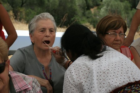 Toma de muestras de ADN de una hija de uno de los fusilados.