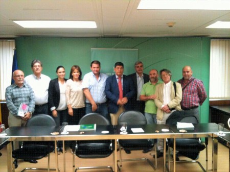 Reunión de miembros de la Mancomunidad de la Sierra con el vicepresidente de la Junta de Andalucía, Diego Valderas.