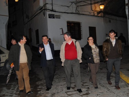 El alcalde y el presidente de la diputación, en Setenil de las Bodegas.