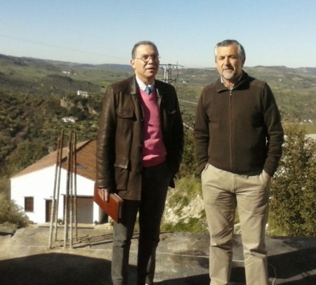 El diputado provincial Eduardo Párraga y el alcalde de Zahara de la Sierra, Juan Nieto.