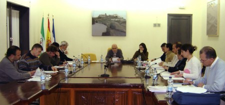 Asistentes al pleno del Ayuntamiento de Olvera celebrado el 31 de enero de 2013.