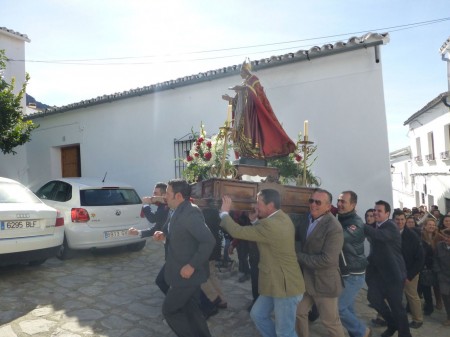 Desde hace muchos años los benaocaceños honraban a su copatrón colgándole chorizos y morcillas.