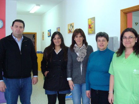 La presidenta de la Mancomunidad, con la alcaldesa de Grazalema y el vicepresidente del ente comarcal, entre otros, en 'La Amapola'.