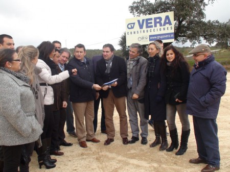 Dirigentes del PP de Cádiz y Málaga, en su concentración parfa pedir la finalización de las obras de la variante de Setenil de las Bodegas.