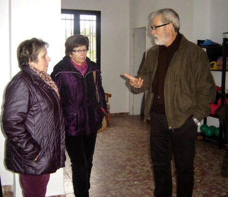 El concejal Jose Holgado junto con representantes de Asfiol.