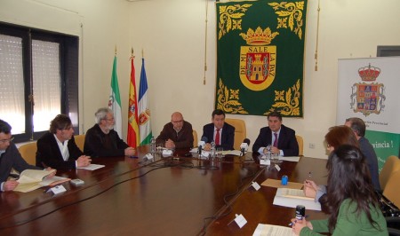 Participantes en la reunión celebrada en el Ayuntamiento de Olvera.