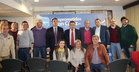 Dirigentes del PP, tras el congreso local de Olvera.