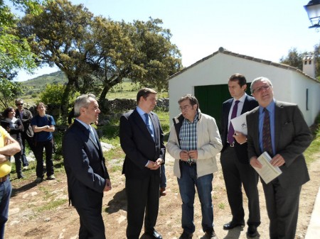 Asistentes a la inauguración.