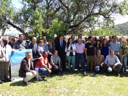 El consejero de Agricultura, con los participantes en la Escuela de Pastores.