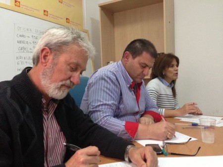 La presidenta de la Mancomunidad y alcaldesa de Alcalá del Valle, Dolores Caballero, el vicepresidente tercero y alcalde de Espera, Pedro Romero, y el presidente de la empresa pública Aguas Sierra de Cádiz y concejal en Olvera, José Holgado.