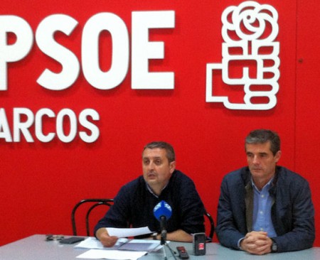 Representantes del PSOE de Arcos, en rueda de prensa.