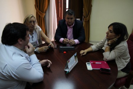 Reunión de Antonio Sanz, Inmaculada Gil y otros dirigentes del PP.
