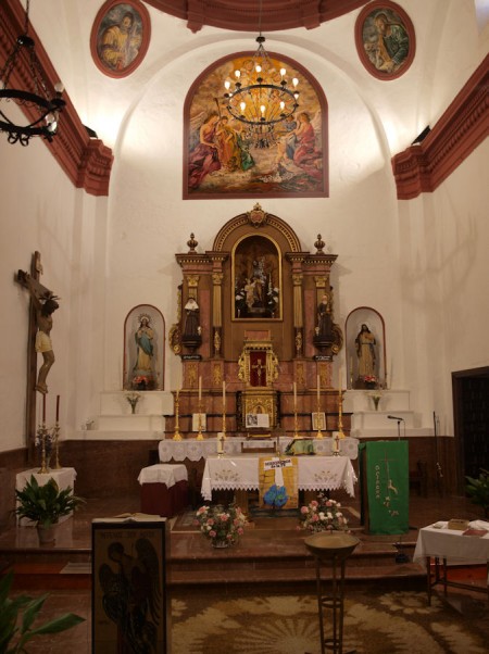 Retablo del presbiterio de la parroquia de El Gastor.