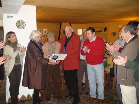 Homenaje al primer alcalde de la democracia en Benaocaz, Carlos Ramírez.