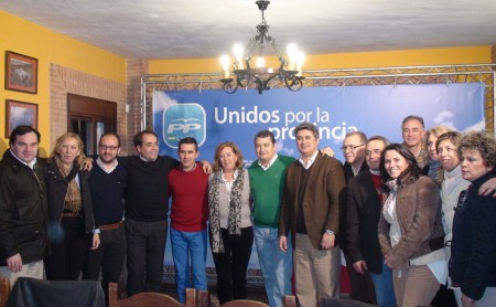 Dirigentes del PP de la comarca y la provincia, con Adela Fernández.