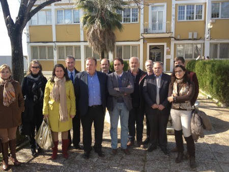 Alcaldes y portavoces del PP de la Sierra, con el secretario general del Partido Popular de Cádiz, Antonio Saldaña.