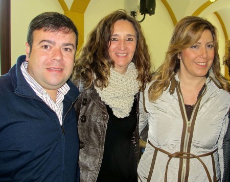 Representantes socialista de El Boque, con la presidenta de la Junta, Susana Díaz.