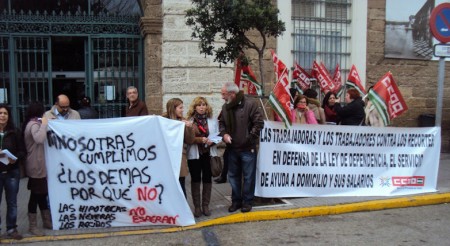 Concentración ante la Diputación de Cádiz.