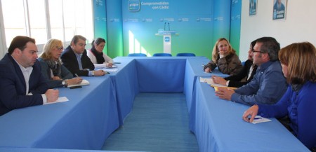 Reunión de Antonio Sanz y otros dirigentes del PP con miembros de comités de empresa de hospitales concertados.