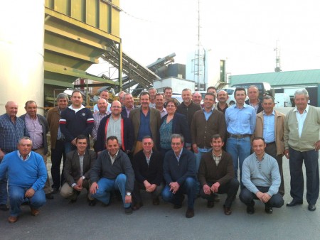 Representantes de las cooperativas y ayuntamientos reunidos en Algodonales para la defensa del olivar de sierra.