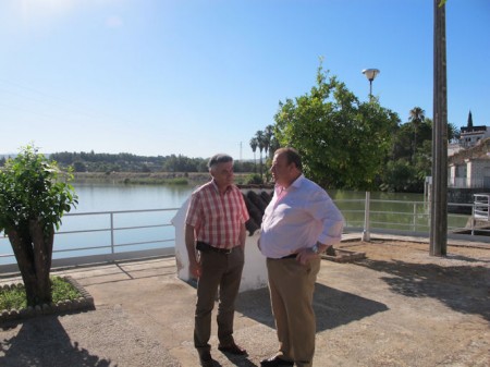 El delegado de la Junta y el alcalde de Arcos.