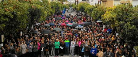 Manifestación en la Plaza Rodríguez Rivera de Puerto Serrano.