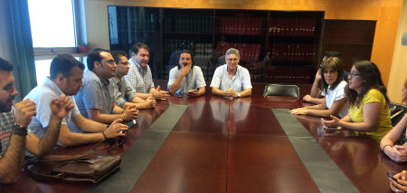 Reunion de alcaldes y otros miembros de IU en la Delegación de Empleo.