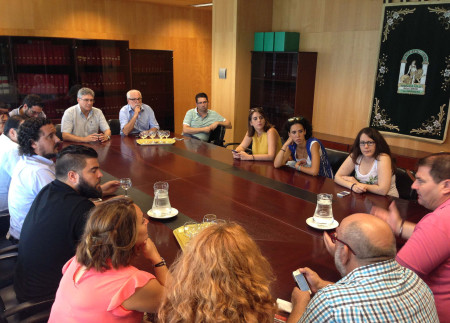 Reunión de alcaldes y concejales de IU en la Delgación Territorial de Empleo de la Junta de Andalucía en Cádiz.