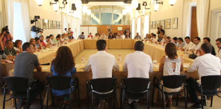 Reunión de alcaldes de IU en el Parlamento andaluz.