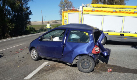 Estado de uno de los vehículos tras el accidente.