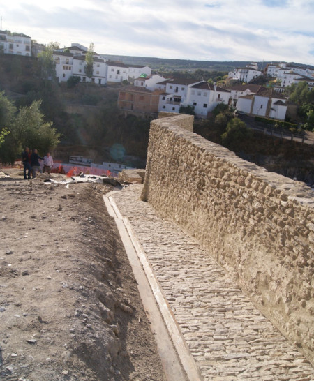 Muralla restaurada.