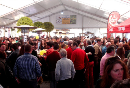 Asistentes a la Feria de la Mile y la Tapa.