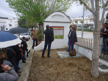 Inauguración del monolito a las víctimas.