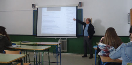 Charla del doctor Rodríguez Carrión a alumnos del IES El Convento de Bornos.