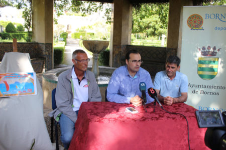 El alcalde, Hugo Palomares, durante la presentación del evento.