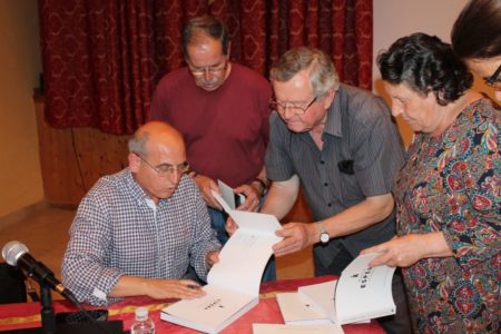 Manuel Garrucho, durante la firma de ejemplares.