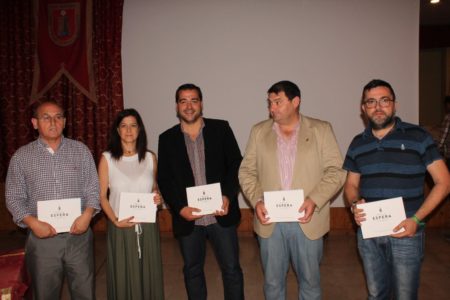 Los autores, Manuel Garrucho y Pepa Lozano; el diputado provincial de Cultura, Salvador Puerto; el alcalde de Espera, Pedro Romero; y el concejal de Cultura, José María Sánchez.